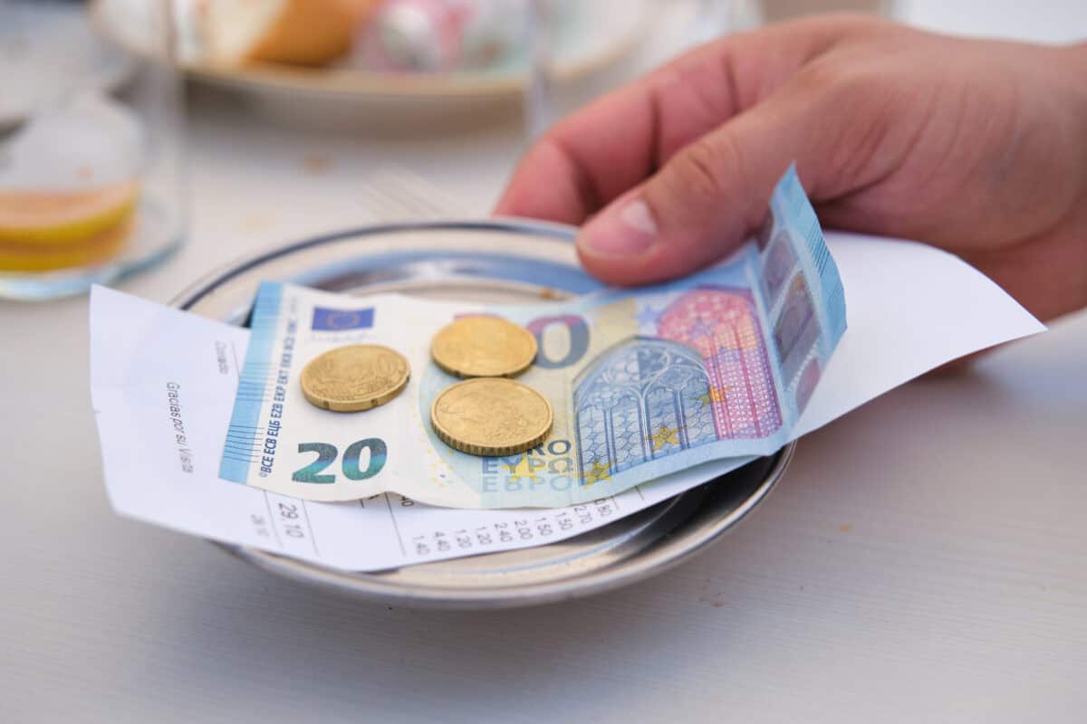 Tipping in Greece: When and How Much?