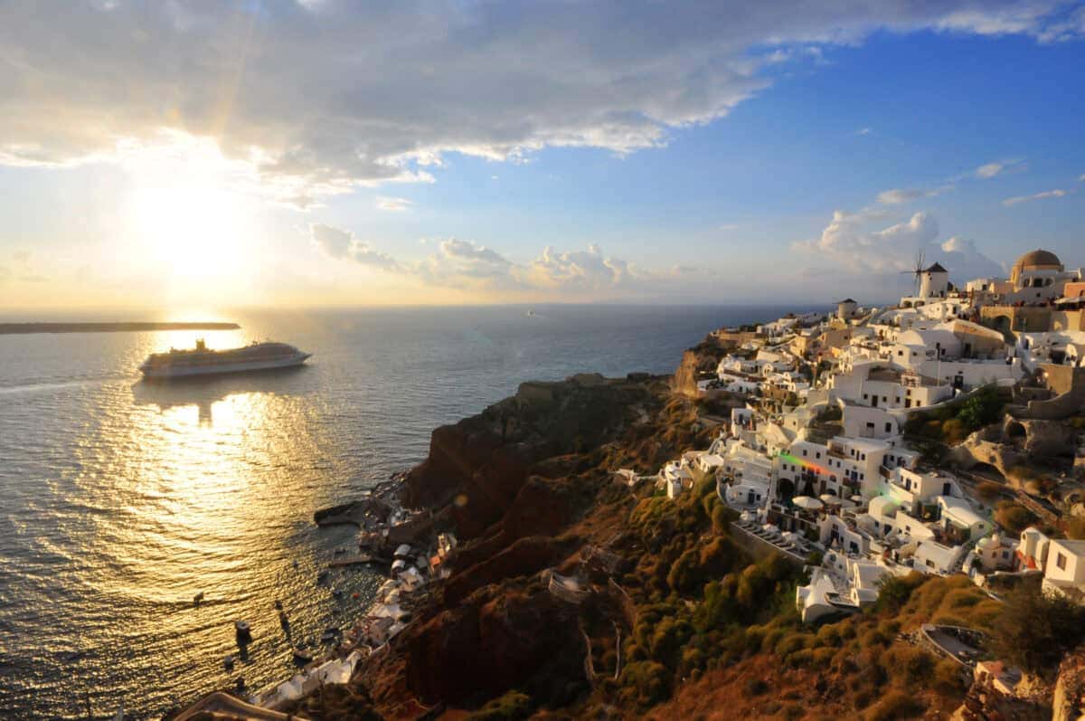 Santorini in September 2026: Weather, Crowds & Prices